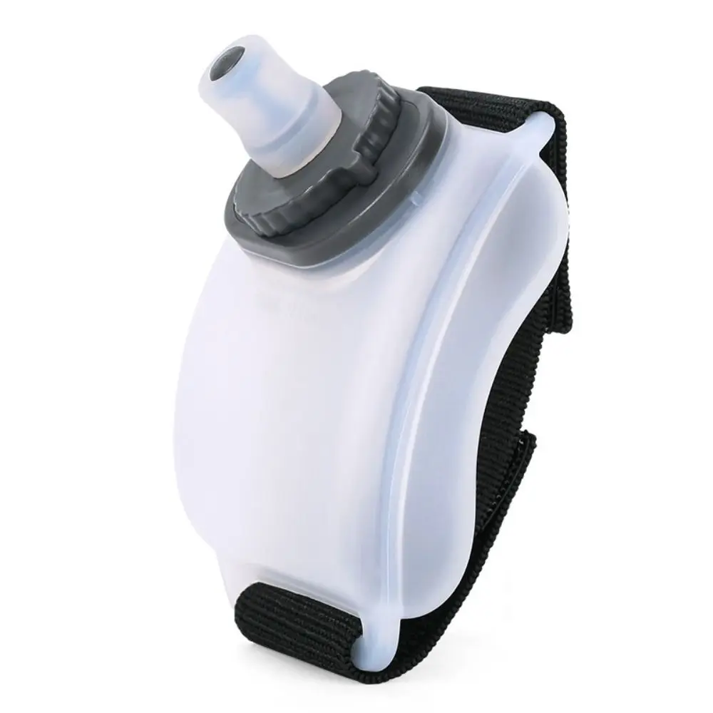 Vista lateral de la mini botella de agua para muñeca
