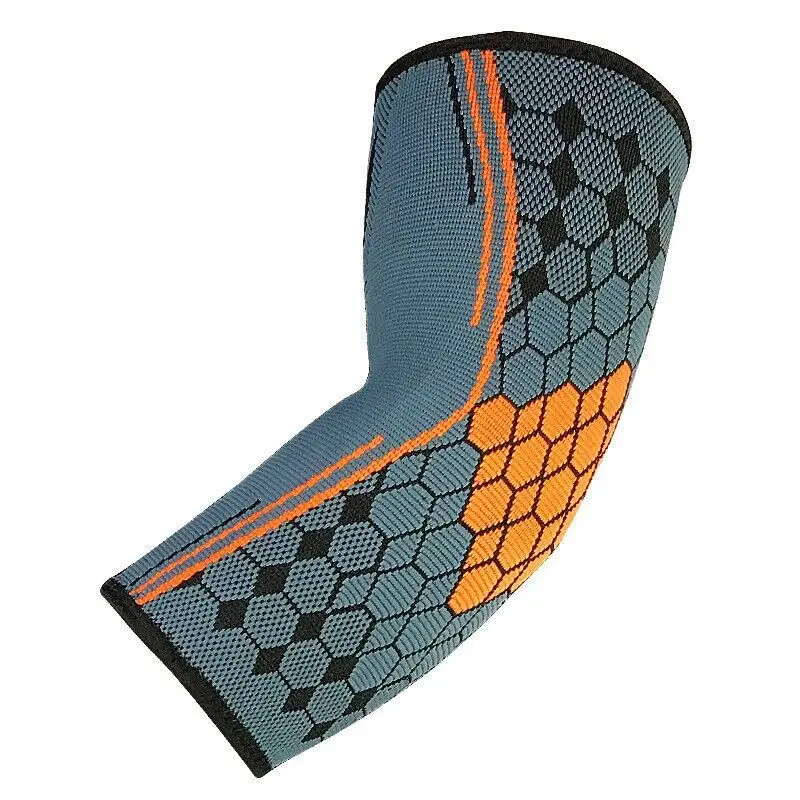 Protector de codo deportivo de compresión en uso