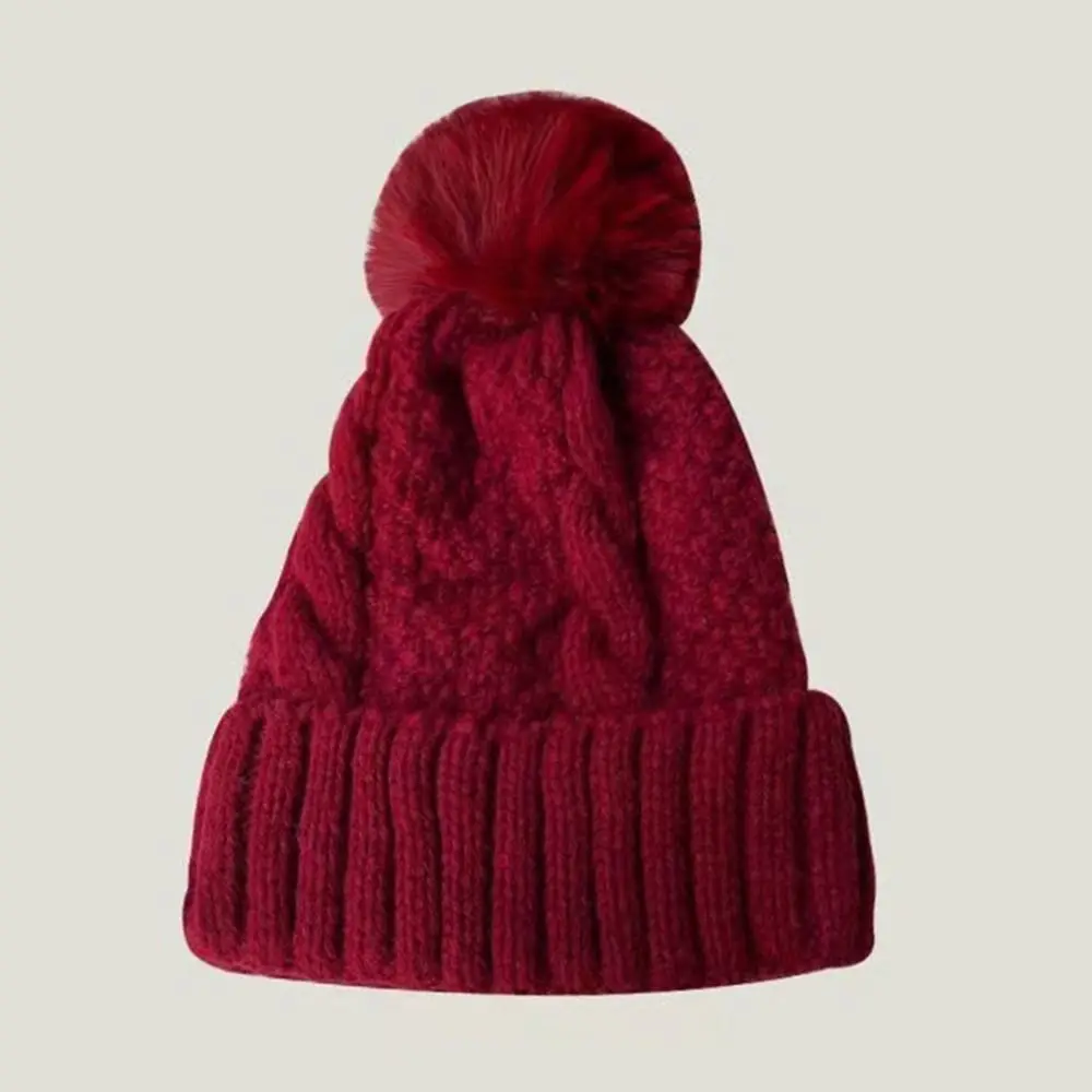 Detalle del gorro elástico con protección para las orejas