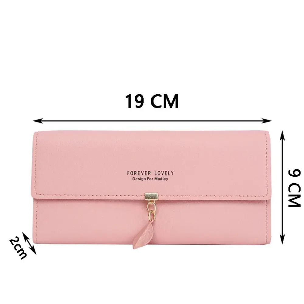 Cartera larga con broche y borlas