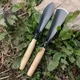 Pala de jardín portátil multifuncional para excavar y plantar - imagen 3