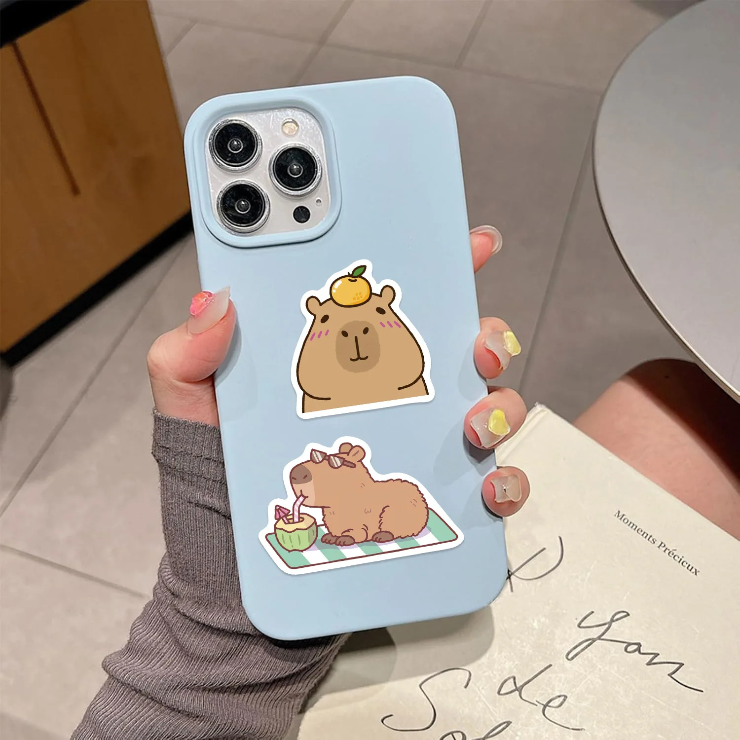 Sticker Impermeable Capibara para Pesca – Ideal para Laptop y Botellas - imagen 3