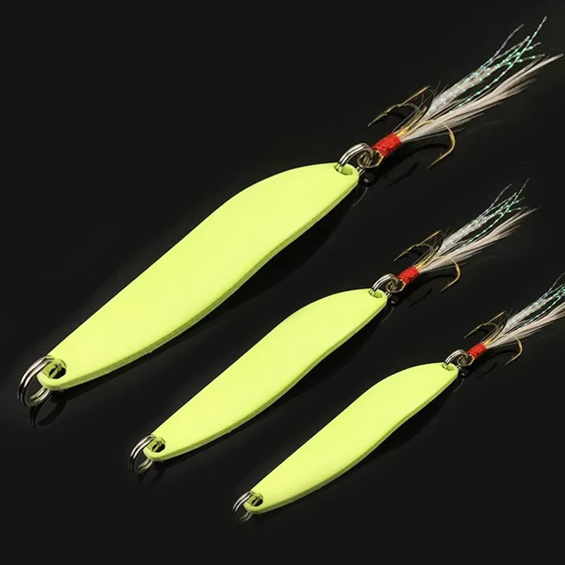 Señuelo metal cuchara giratoria anzuelo triple plumas luminosa - imagen 4