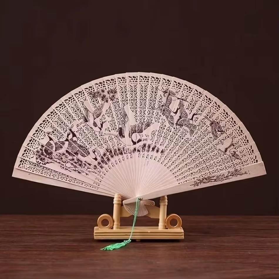 Abanico madera fragante tallado – Plegable doble cara estilo chino - imagen 3