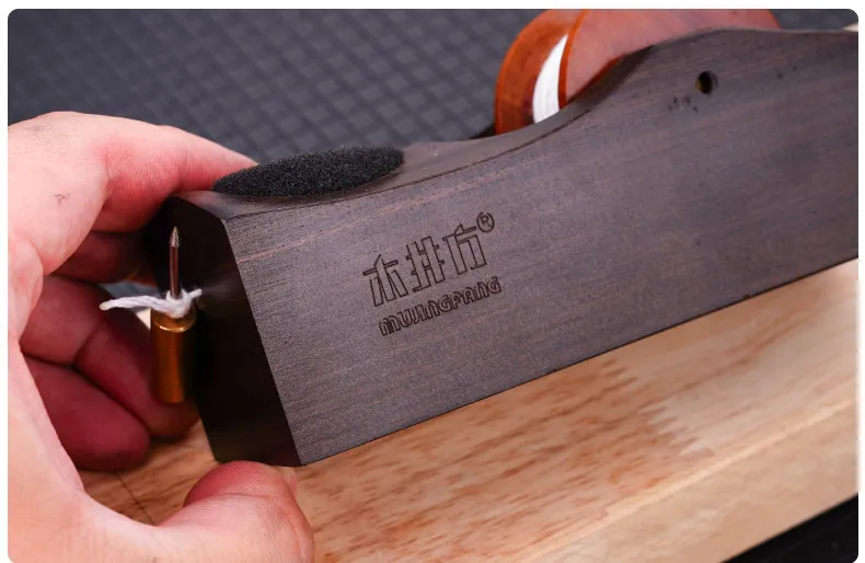 Detalle de materiales madera y cobre