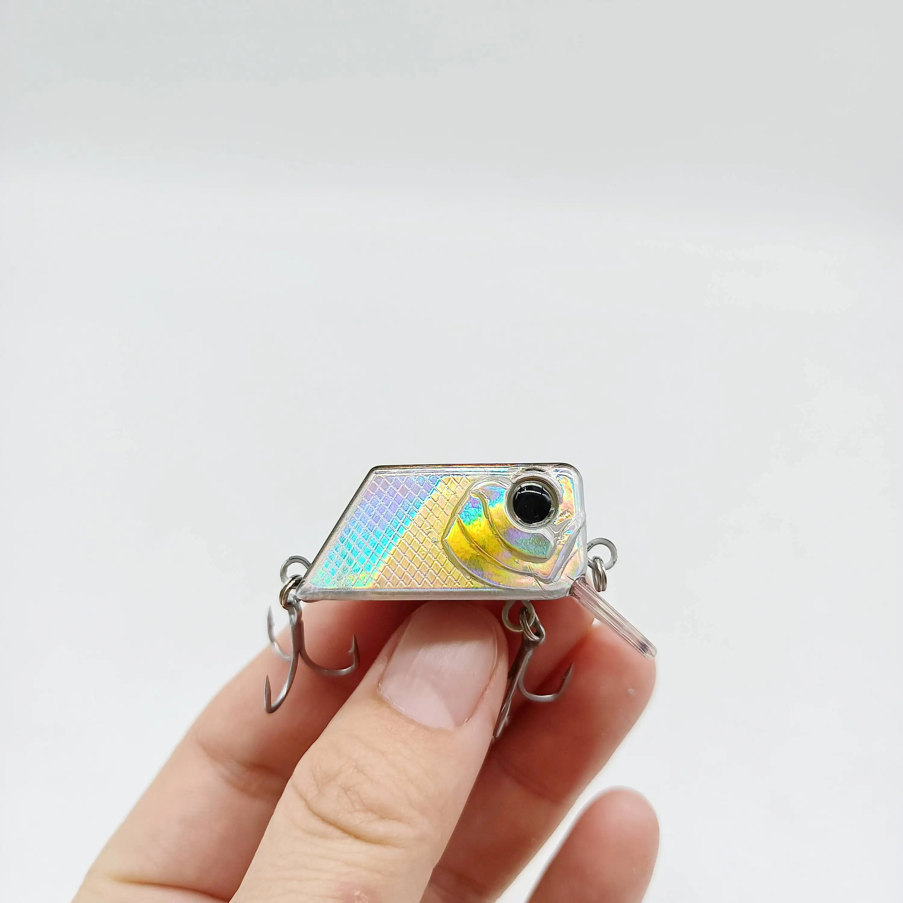 Detalle del acabado y diseño realista del mini cebo DUODUOYU