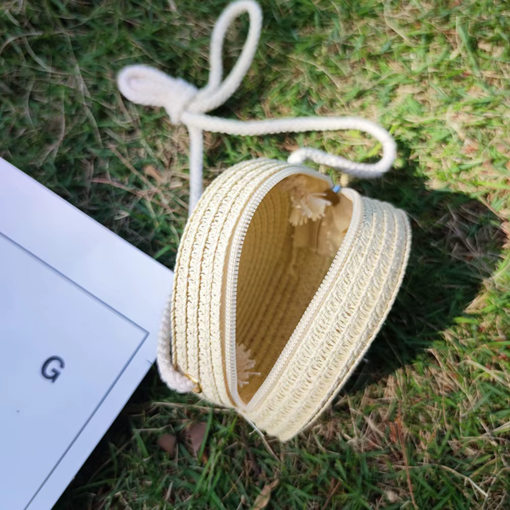Vista del bolso infantil compacto de estilo veraniego