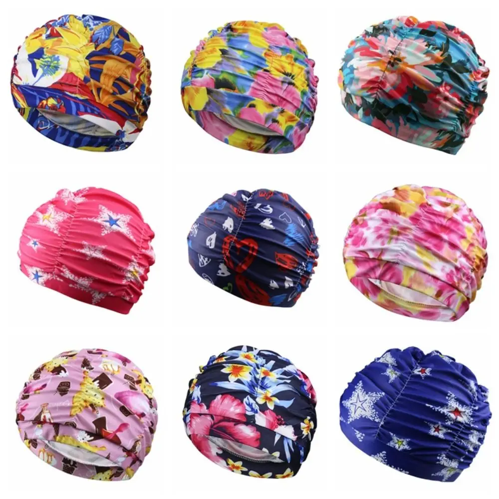 Detalle del gorro de natación extragrande estampado