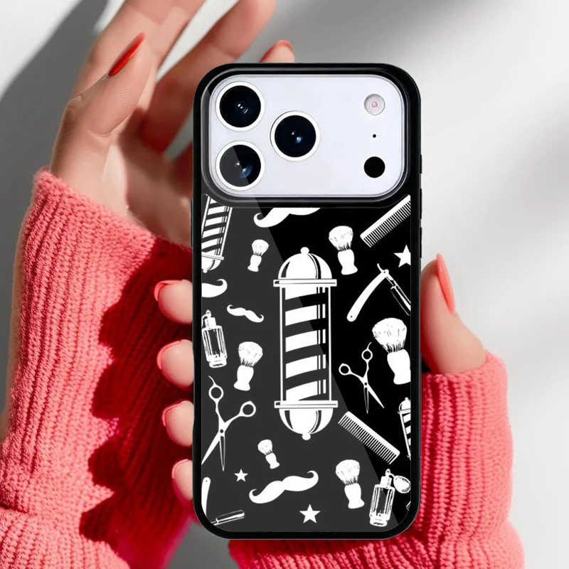 Funda instalada en iPhone mostrando el ajuste perfecto