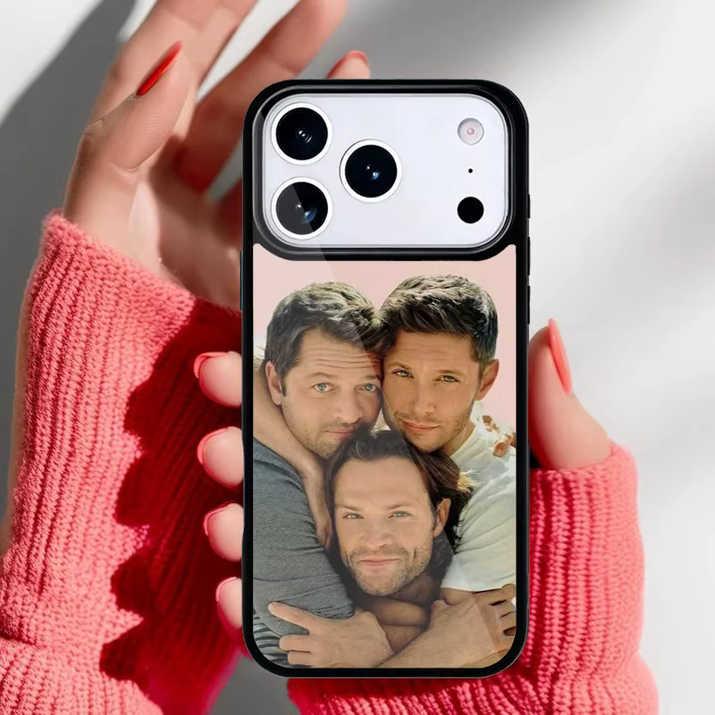 Vista frontal de la funda Supernatural Krajews
