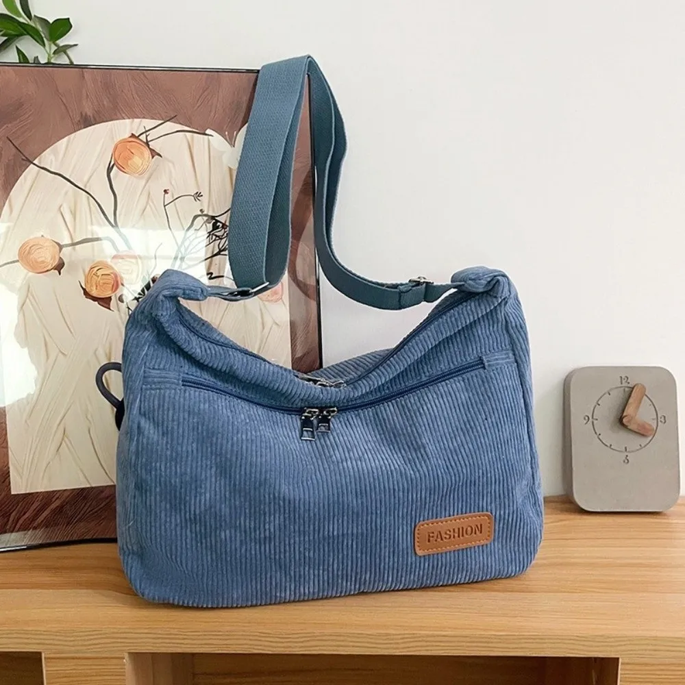 Bolsa de mano grande de pana con bolsillos y correa ajustable - imagen 3