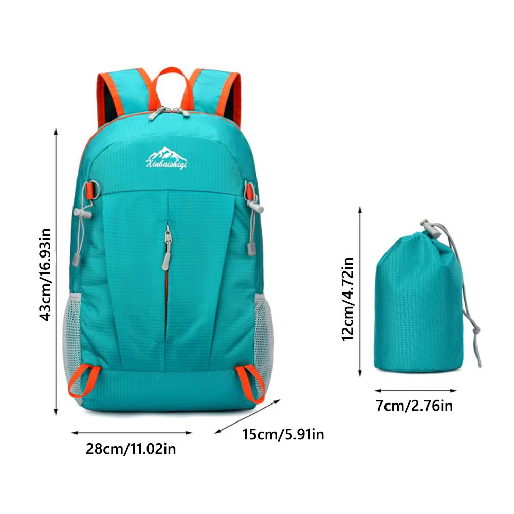 Mochila plegada en su bolsa de transporte