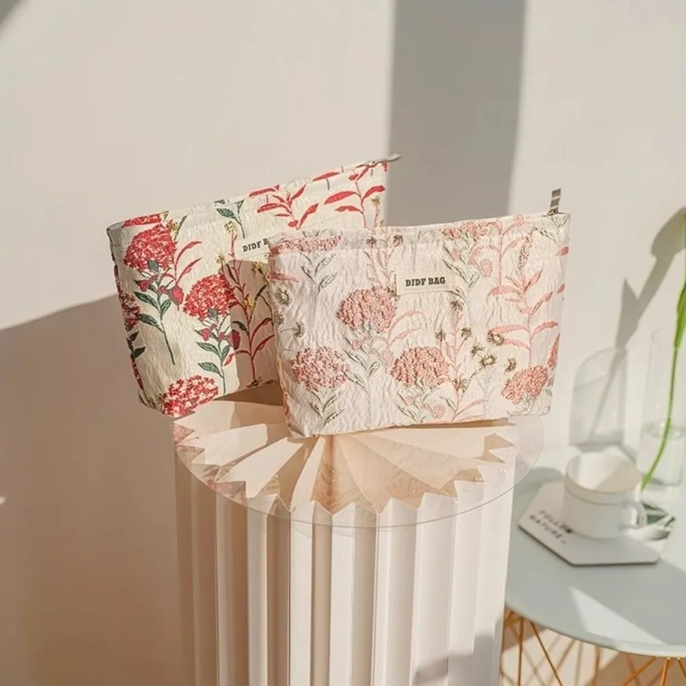 Detalle del bordado floral