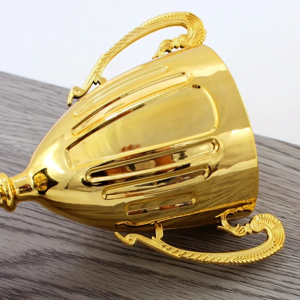 Trofeo de plástico dorado para competiciones: copa pequeña honor - imagen 2