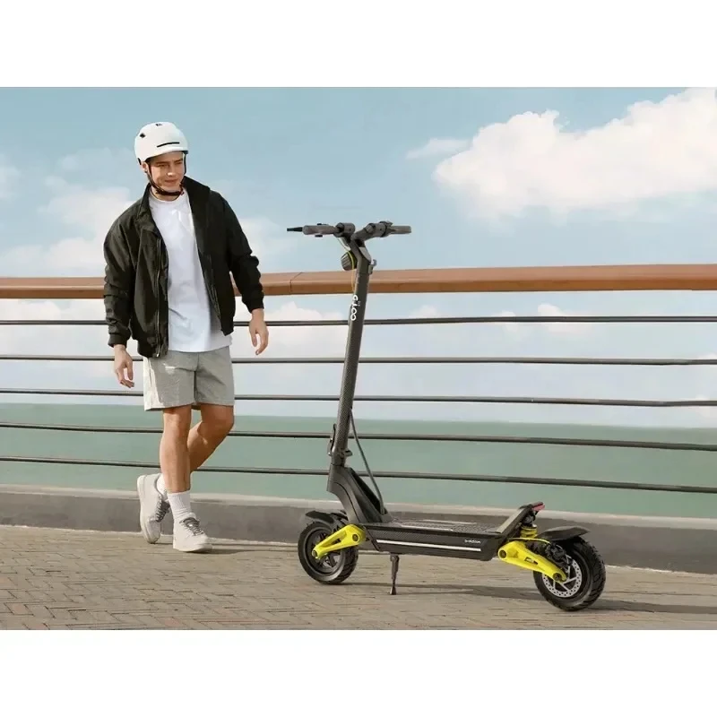 Detalle del motor y rueda del scooter OOTD S10