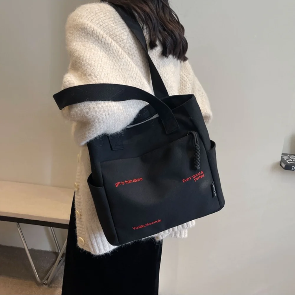Bolso de hombro para uso escolar