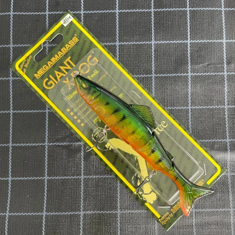 8003 MEGAIMABASS como cebo duro biomimético para varias capas