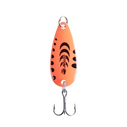 Cuchara de pesca con anzuelo triple y ojo 3D – para lubina y trucha