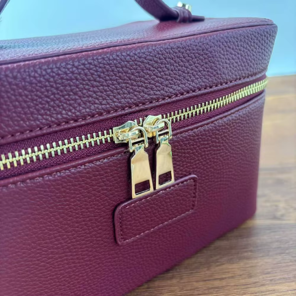 Bolsa de cosméticos en tono beige