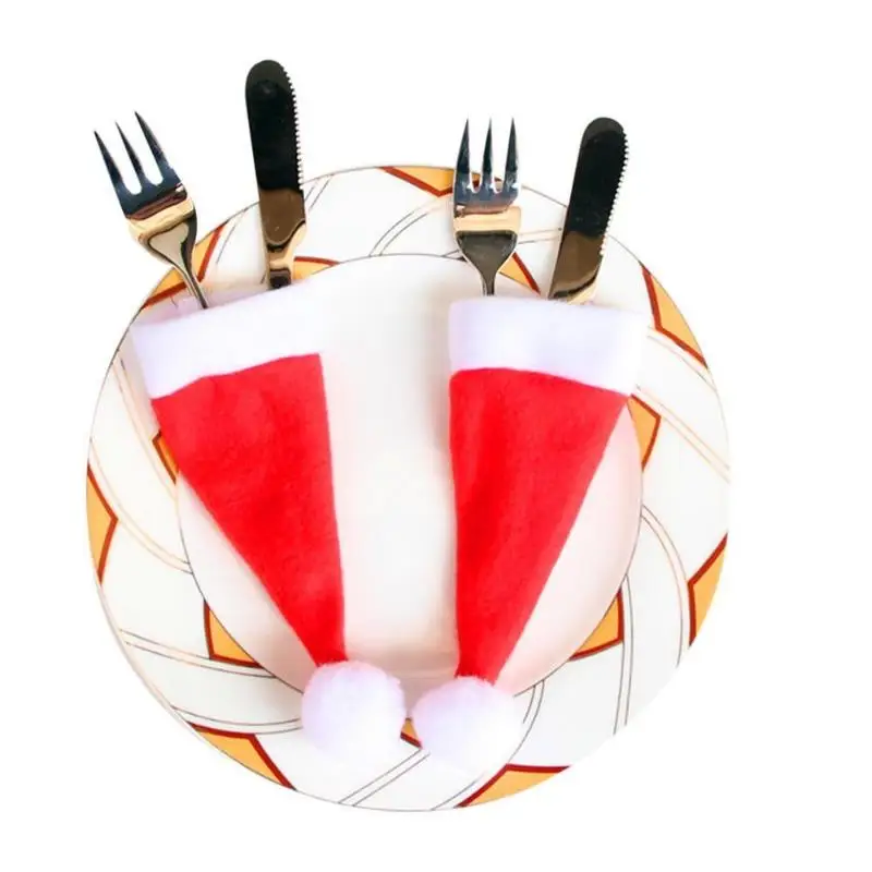 Detalle frontal del sombrero navideño