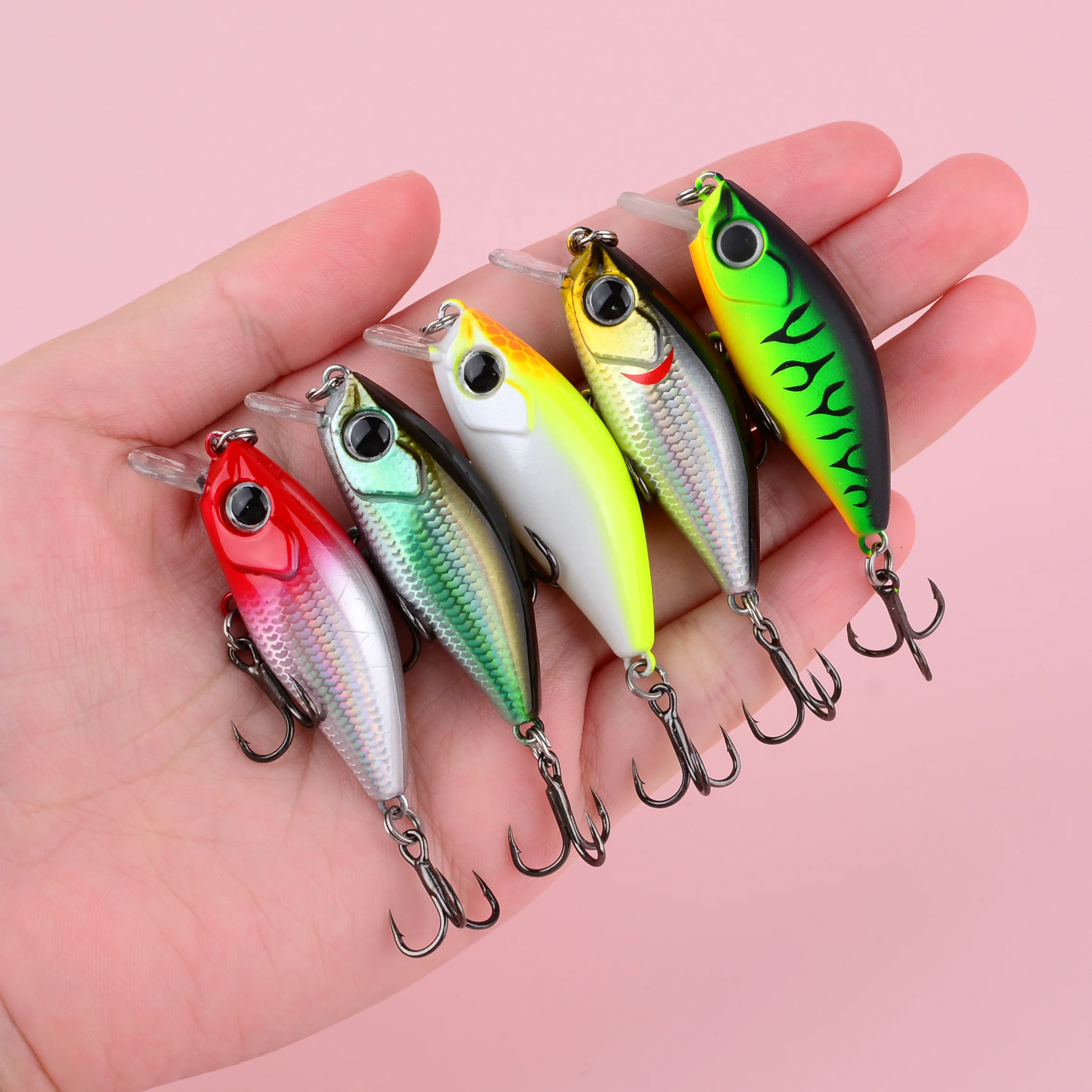 Señuelo minnow hundimiento en acción