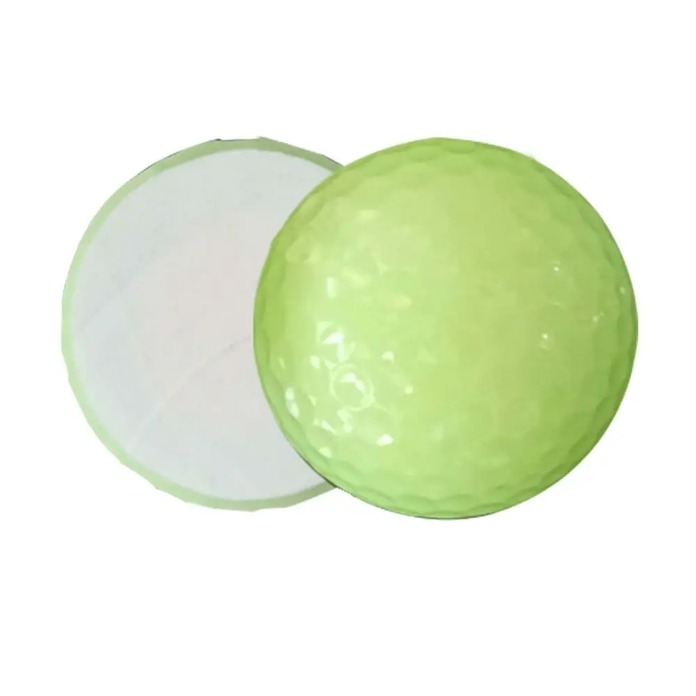 Detalle de la superficie y hoyuelos de la pelota