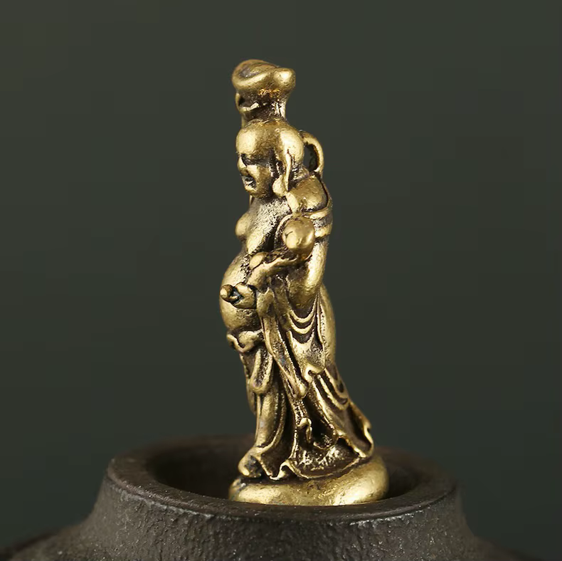 Buda Maitreya en latón y cobre para escritorio