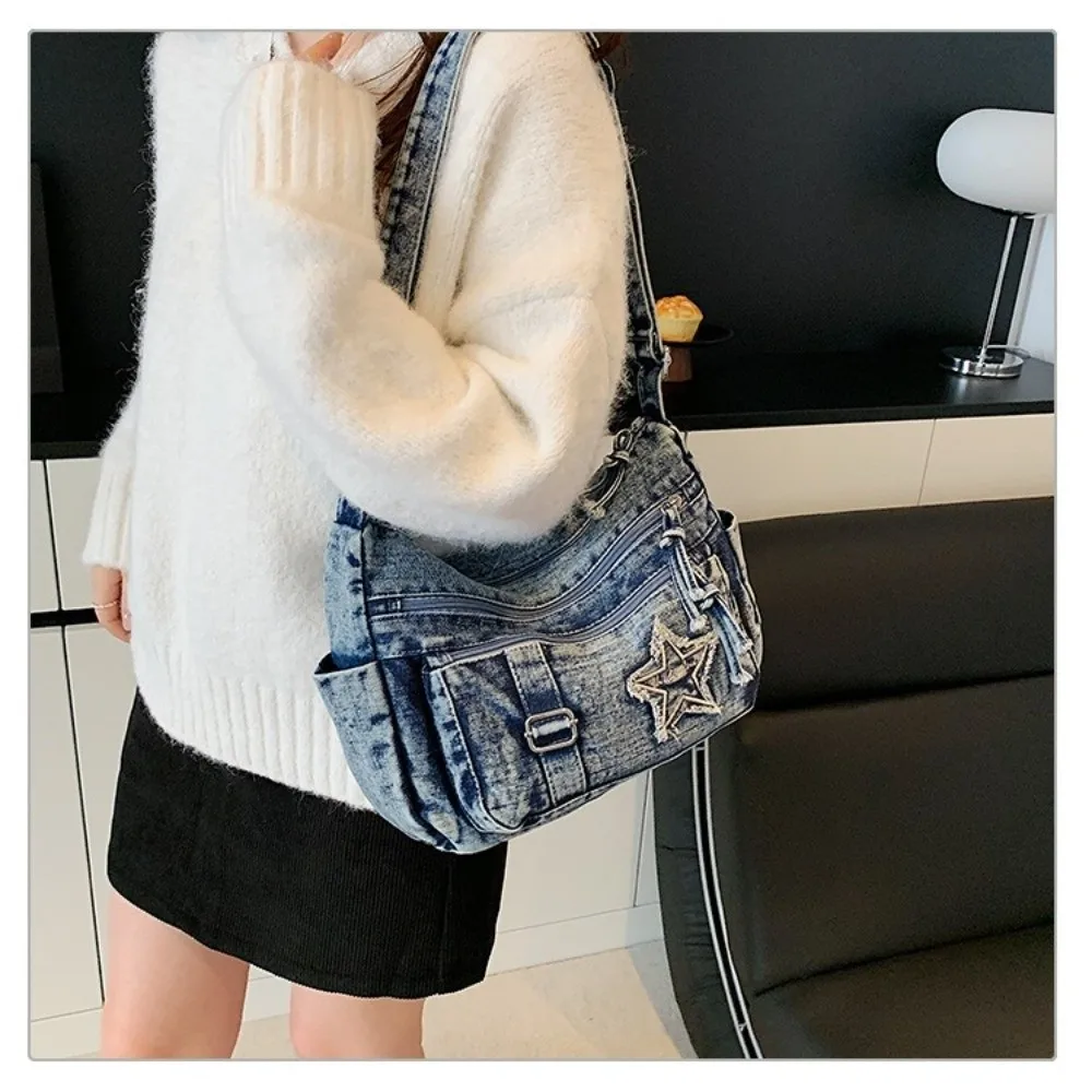 Bolso bandolera de mezclilla con correa ajustable y bolsillos - imagen 4