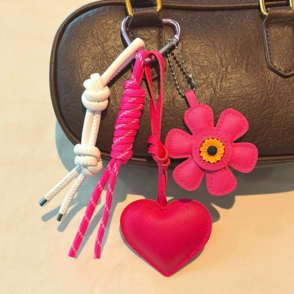 Llavero boho corazón girasol tejido a mano con borla veraniega - imagen 2
