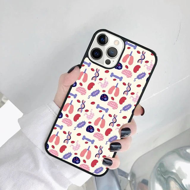 Funda siendo limpiada con paño