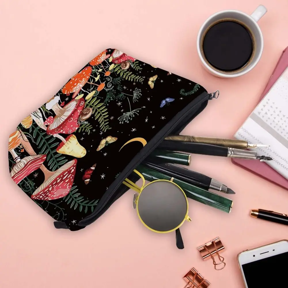 Bolsa de cosméticos estampado hongos, gran capacidad con cierre
