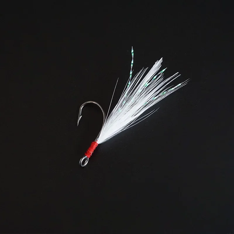 Anzuelo individual de acero rico en carbono con pluma para carpa