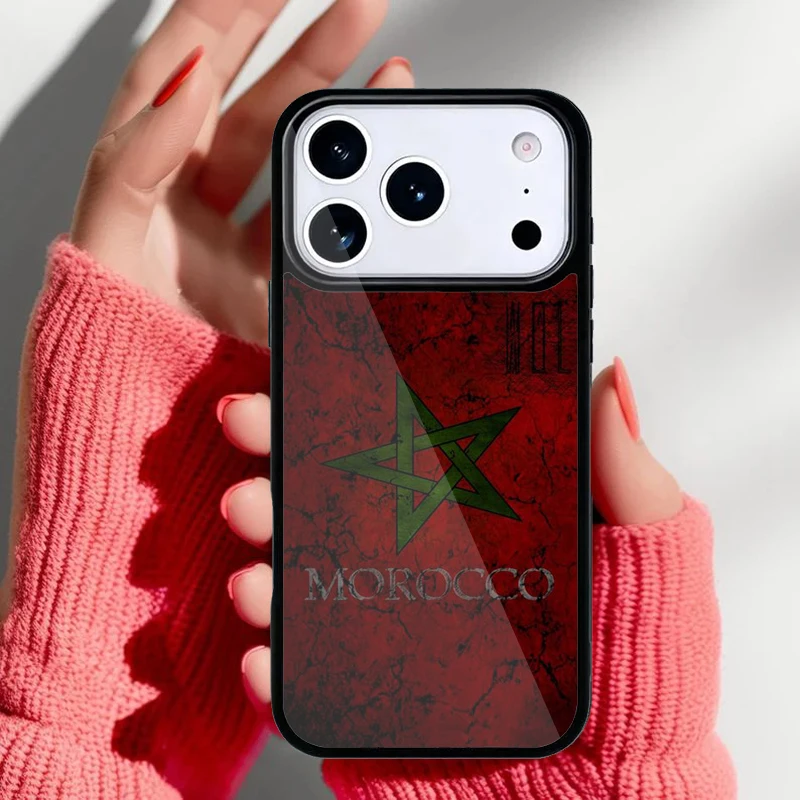 Funda mostrando el diseño frontal con bandera marroja