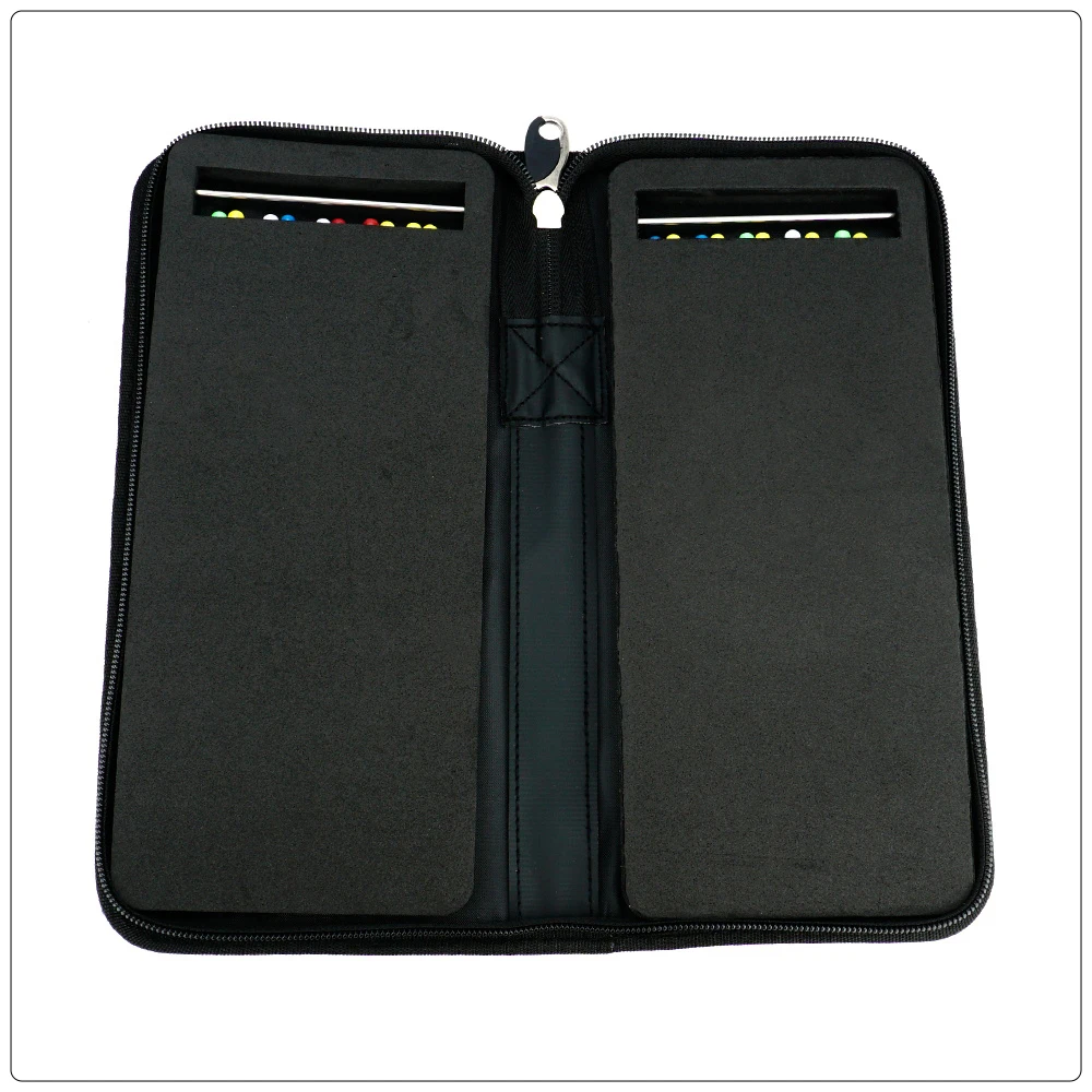 Estuche en mano: formato compacto