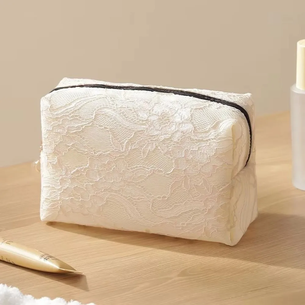 Bolsa cosméticos impermeable de encaje floral gran capacidad - imagen 5