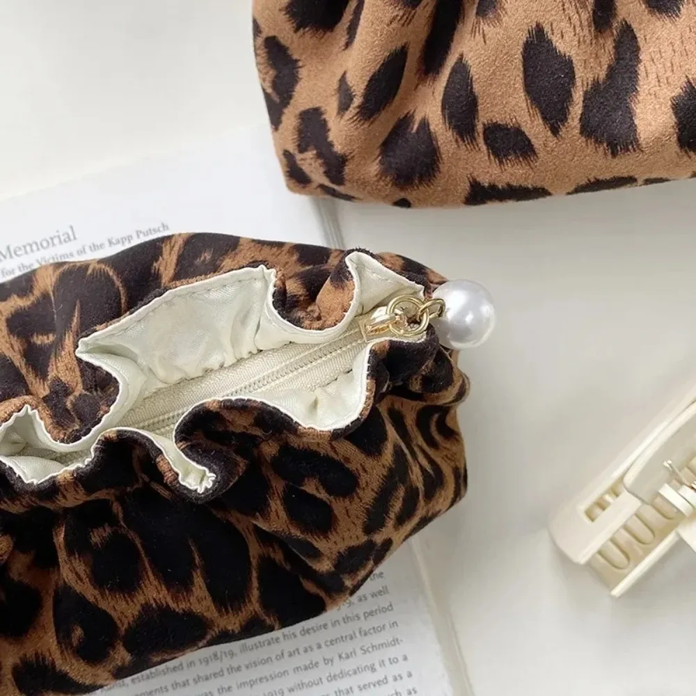 Bolsa de maquillaje con cremallera de perlas y estampado de leopardo - imagen 2