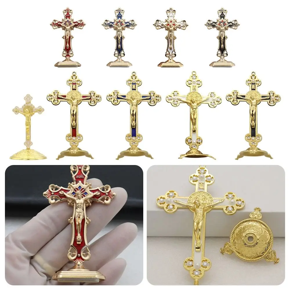 Cruz de mesa esmaltada dorada para decoración metálica