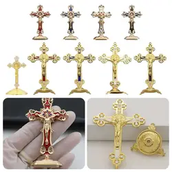 Cruz de mesa esmaltada dorada para decoración metálica