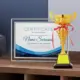Manualidades con trofeos metálicos, estatuas doradas y recuerdos - imagen 3