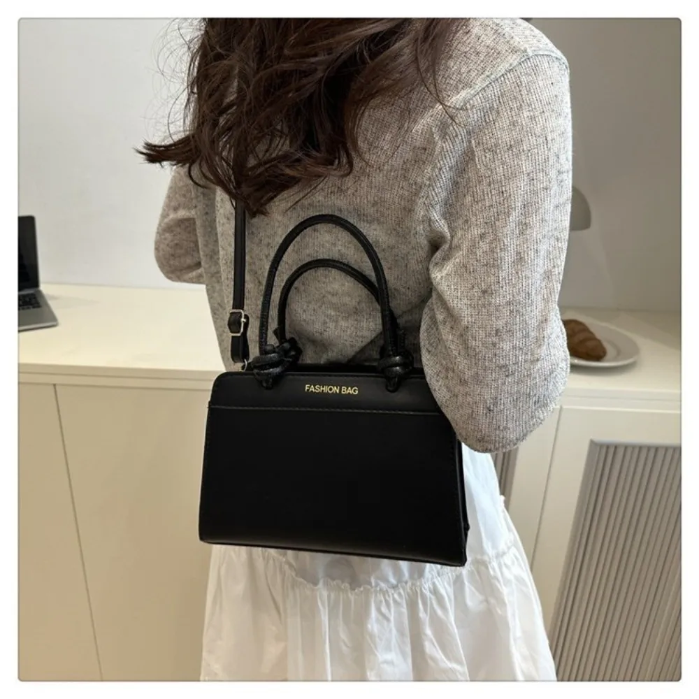 Bandolera crossbody de polipiel con cremallera y correa ajustable - imagen 3