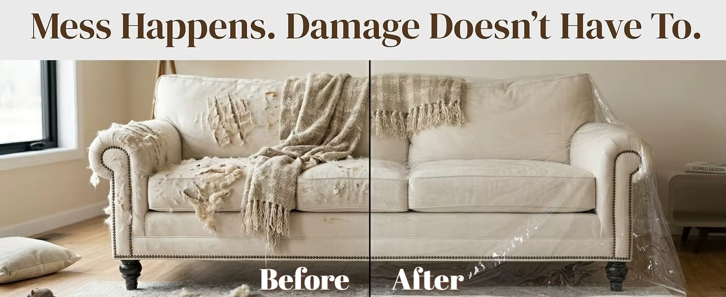 Funda de vinilo transparente cubriendo un sofá de 3 plazas