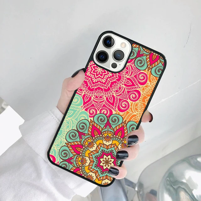 Funda colocada en un iPhone mostrando ajuste perfecto