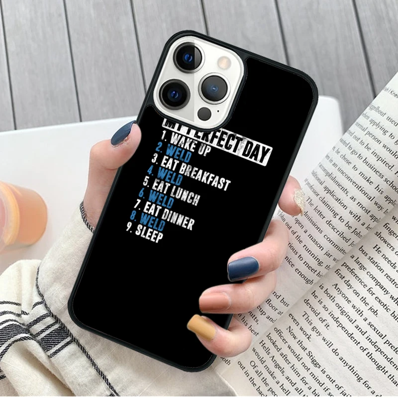 Vista frontal de la funda mostrando el diseño 'Eat Sleep Weld Repeat'