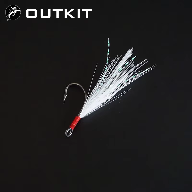 Anzuelo carpa OUTKIT con plumas y anilla, acero alto carbono