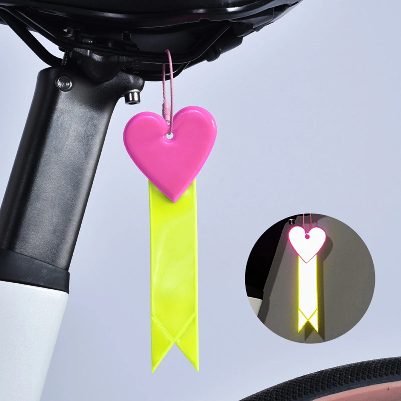 Cinta reflectante para bicicleta instalada en cuadro
