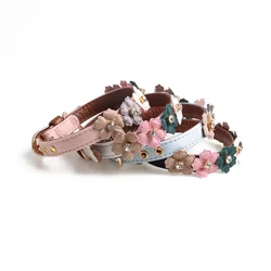 Collar ajustable de piel sintética con cadena y flores de pedrería