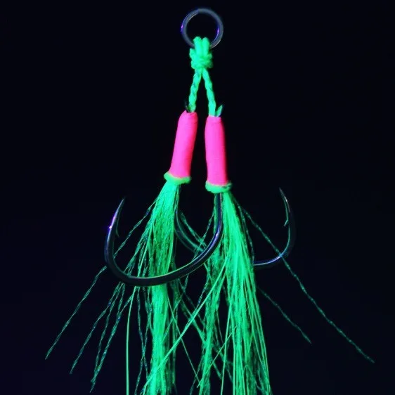 Montaje del assist hook en un señuelo de jigging
