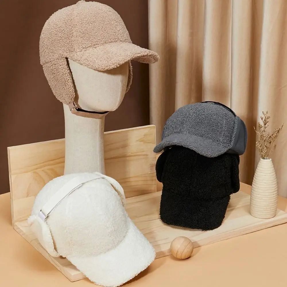 Gorra en tonos oscuros