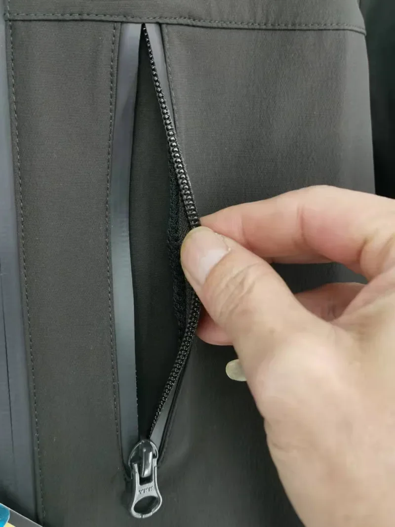 Ajustes en mangas y puños de la chaqueta