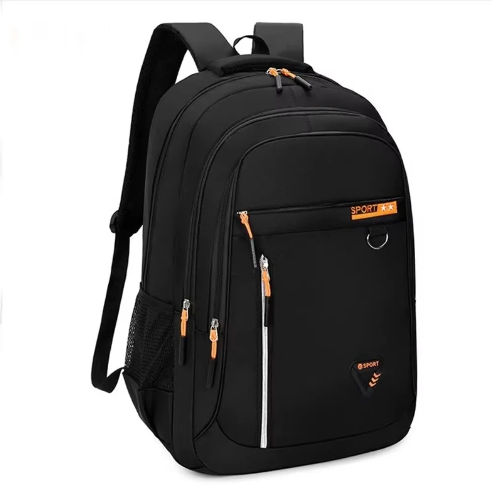 Distribución de bolsillos y compartimentos en mochila multicapa